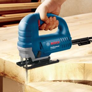 Fierastrau pendular GST8000E fixare rapida 800-3100 oscilatii/min cursa 20mm avans reglabil 710W BOSCH