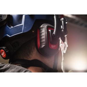 Casca protectie BOLT 200 din lexan albastra neventilata prindere in 4 puncte MILWAUKEE