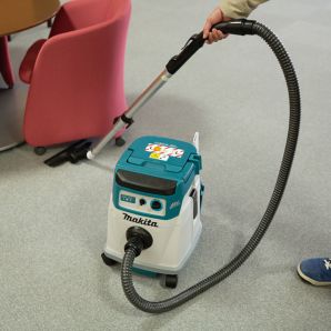 Aspirator fara acumulator DVC156LZX1 utilizare uscat volum 15L vacuum 110mbar 2100L/min clasa L curatare manuala 18V/solo MAKITA