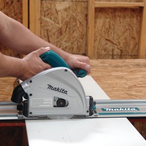 Fierastrau circular SP6000J panza 165x20mm h-56mm 2000-5200rpm plonjare pentru lemn/plastic 1300W MAKITA