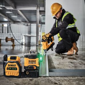 Nivela laser cu linii DCE089NG18 raza lucru 35m - 50m fascicul verde mod orizontal/vertical 12V/solo DEWALT