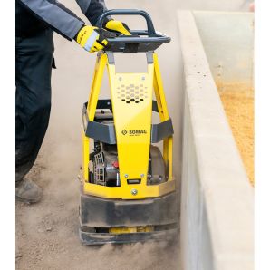 Placa compactoare BR-95 multi-directionala 92kg L-45cm F.imp-15kN/5400bpm Exc-1.28mm Honda-GX160 benzina BOMAG