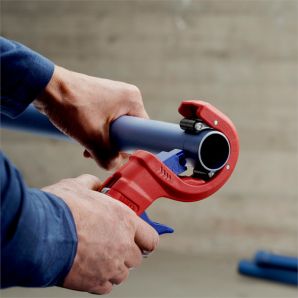 Taietor cu role si cutit DP50 pentru tevi plastic diametre 32-50mm KNIPEX